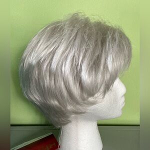NIB Revlon Short Wig Style Loren Color 60R Synthetic